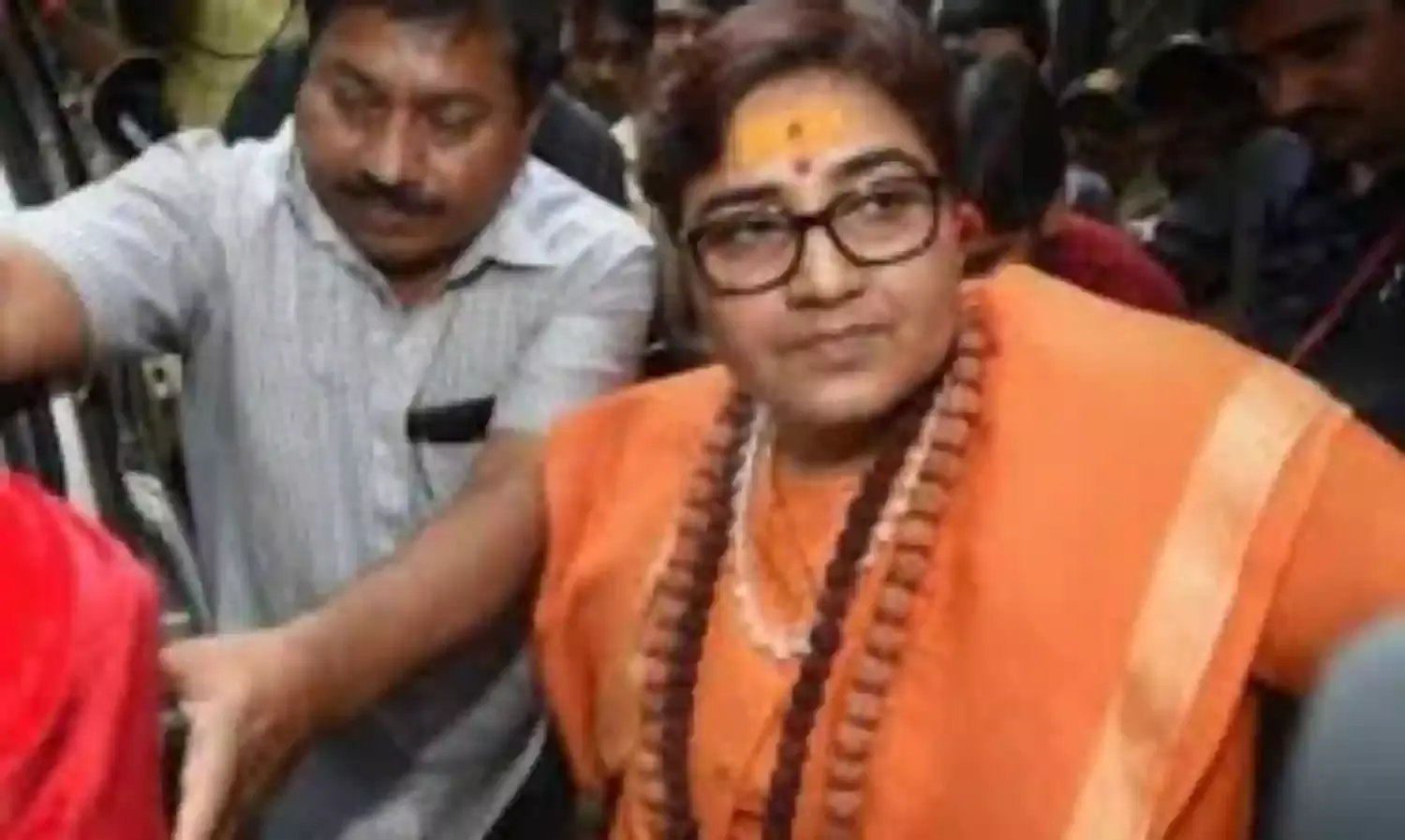 Pragya Thakur : మీ కూతురు వేరే మతస్తుడితో వెళ్తే కాళ్లు విరగ్గొట్టండి.. లవ్ జిహాద్పై ప్రజ్ఞా సింగ్ సంచలన వ్యాఖ్యలు Pragya Thakur : మీ కూతురు వేరే మతస్తుడితో వెళ్తే కాళ్లు విరగ్గొట్టండి.. లవ్ జిహాద్పై ప్రజ్ఞా సింగ్ సంచలన వ్యాఖ్యలు