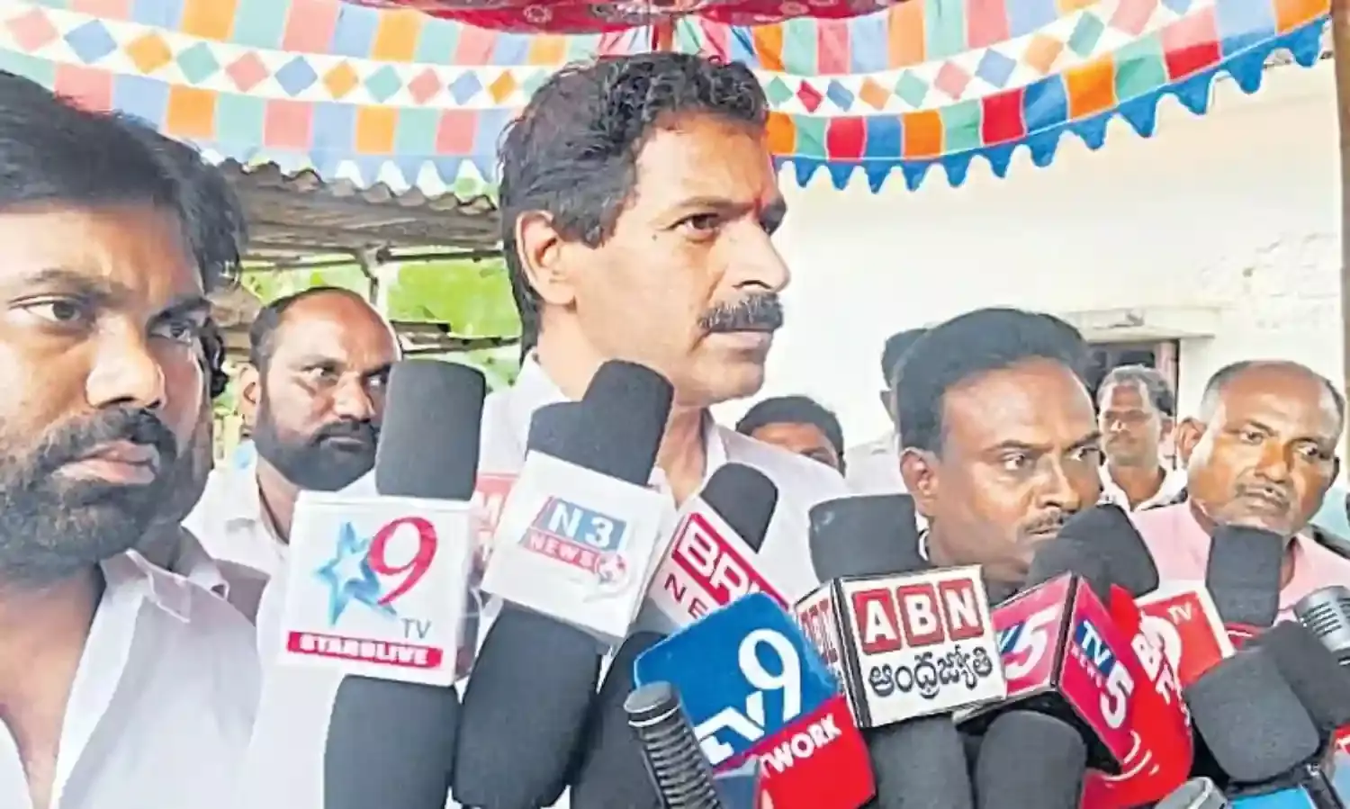 కులాల మధ్య చిచ్చు పెడుతున్న వైసిపి.. ఎప్పుడూ ఇదే పనా.. కులాల మధ్య చిచ్చు పెడుతున్న వైసిపి.. ఎప్పుడూ ఇదే పనా..