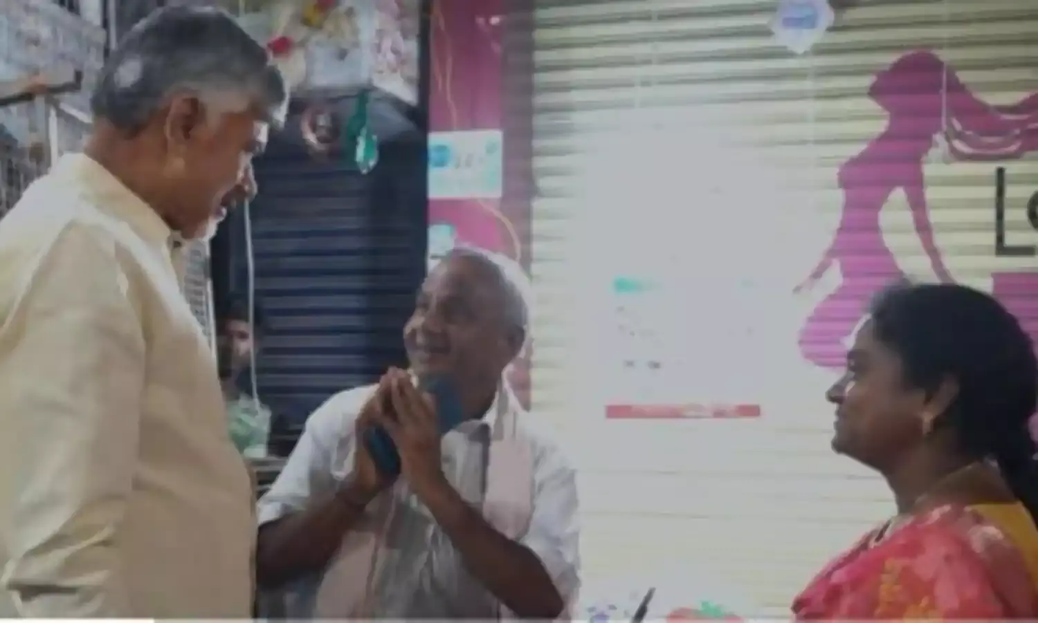 ప్రజల మధ్య చంద్రబాబు.. పరదాల మధ్య జగన్.. ప్రజల మధ్య చంద్రబాబు.. పరదాల మధ్య జగన్..