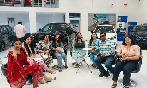 దీపావళి సర్‌ప్రైజ్: ఉద్యోగులకు కార్లను బహుమతిగా ఇచ్చిన ఫార్మా కంపెనీ