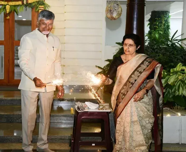 DEEPAWALI: తెలుగు రాష్ట్రాల్లో ఘనంగా దీపావళి సంబరాలు DEEPAWALI: తెలుగు రాష్ట్రాల్లో ఘనంగా దీపావళి సంబరాలు