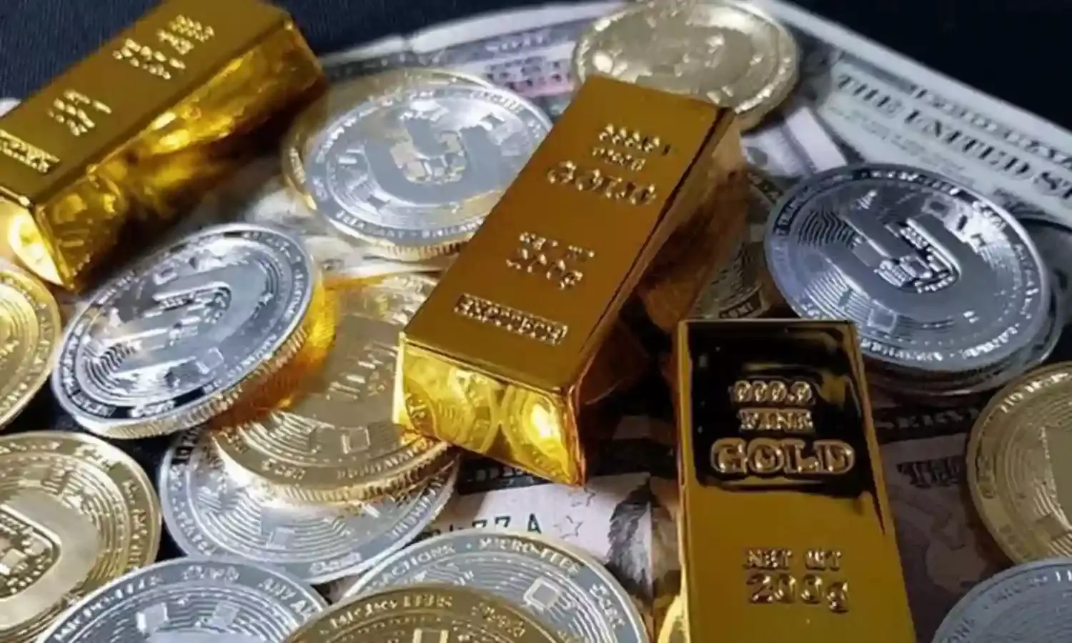 Gold & Silver Prices: భగ్గుమంటున్న బంగారం, వెండి ధరలు.. 10 గ్రాములు.. Gold & Silver Prices: భగ్గుమంటున్న బంగారం, వెండి ధరలు.. 10 గ్రాములు..