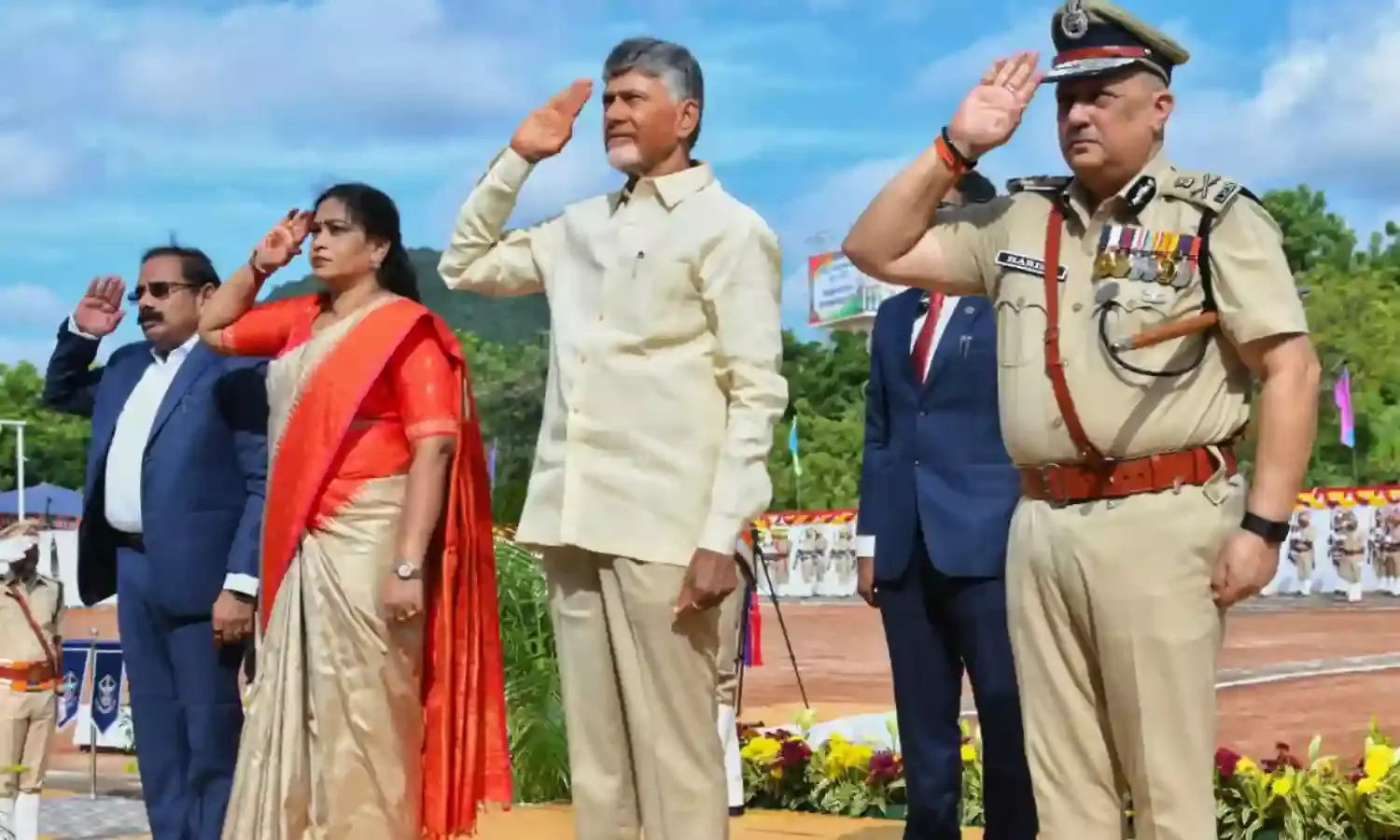 CBN: సమాజంలో అలజడి సృష్టిస్తే ఎవరైనా వదలం CBN: సమాజంలో అలజడి సృష్టిస్తే ఎవరైనా వదలం