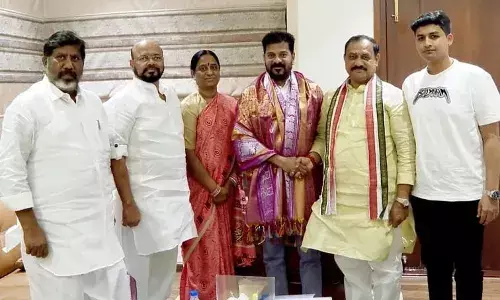 Konda Surekha : సీఎంతో కొండా దంపతుల భేటీ.. పంచాయితీ క్లోజ్ అయినట్టేనా. Konda Surekha : సీఎంతో కొండా దంపతుల భేటీ.. పంచాయితీ క్లోజ్ అయినట్టేనా.