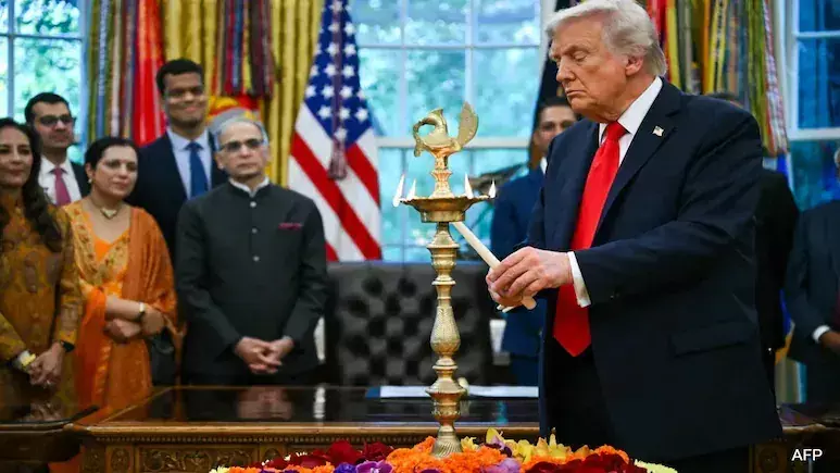 Donald Trump: వైట్హౌస్లో ట్రంప్ దీపావళి వేడుకలు.. మోదీపై ప్రశంసల వర్షం Donald Trump: వైట్హౌస్లో ట్రంప్ దీపావళి వేడుకలు.. మోదీపై ప్రశంసల వర్షం