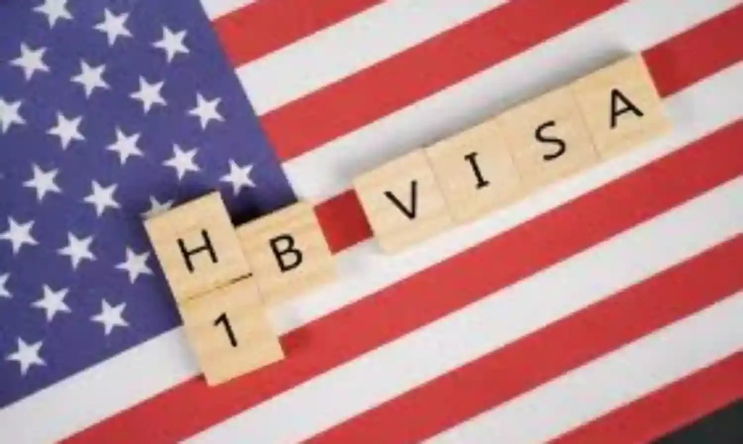 H-1B Visa Fee: అమెరికాలోని భారత విద్యార్థులకు భారీ ఊరట.. ఫీజు ఎవరికంటే H-1B Visa Fee: అమెరికాలోని భారత విద్యార్థులకు భారీ ఊరట.. ఫీజు ఎవరికంటే