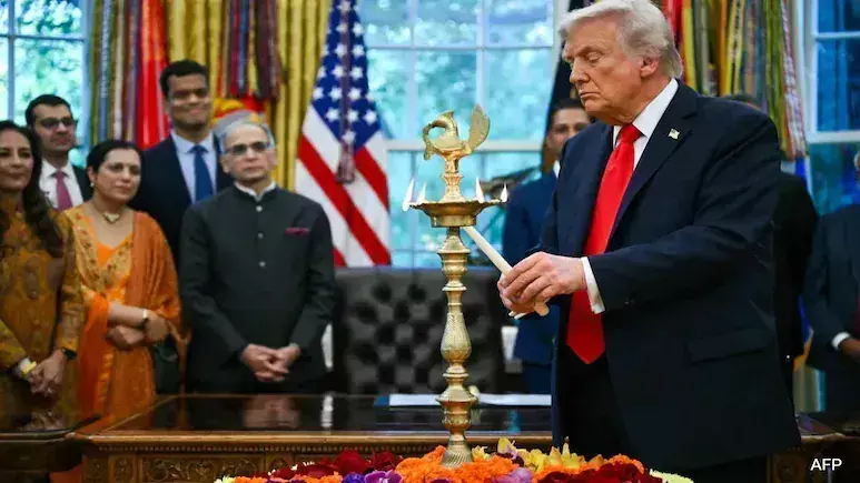 Donald Trump: వైట్హౌస్లో ట్రంప్ దీపావళి వేడుకలు.. మోదీపై ప్రశంసల వర్షం Donald Trump: వైట్హౌస్లో ట్రంప్ దీపావళి వేడుకలు.. మోదీపై ప్రశంసల వర్షం