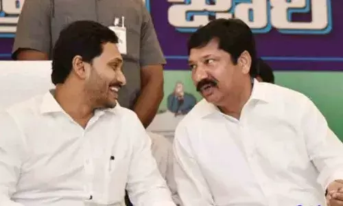 జోగి వెనక జగన్.. లండన్ నుంచి సడన్ ఎంట్రీ.. జోగి వెనక జగన్.. లండన్ నుంచి సడన్ ఎంట్రీ..