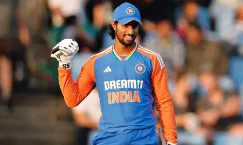 Young Cricketer Tilak Varma: వేళ్లు కదపలేకపోయాను..  ప్రాణాంతక వ్యాధి గురించి తిలక్ వర్మ Young Cricketer Tilak Varma: వేళ్లు కదపలేకపోయాను..  ప్రాణాంతక వ్యాధి గురించి తిలక్ వర్మ