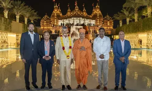 AP CM: అబుదాబిలో ఆలయాన్ని చూసి ముగ్ధుడైన సీఎం AP CM: అబుదాబిలో ఆలయాన్ని చూసి ముగ్ధుడైన సీఎం