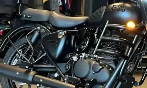 Royal Enfield Classic 350 : జీఎస్టీ తగ్గగానే క్లాసిక్ 350 పై పడ్డారు.. బుల్లెట్, హంటర్లను దాటేసి నంబర్ 1గా రాయల్ ఎన్ఫీల్డ్ క్లాసిక్. Royal Enfield Classic 350 : జీఎస్టీ తగ్గగానే క్లాసిక్ 350 పై పడ్డారు.. బుల్లెట్, హంటర్లను దాటేసి నంబర్ 1గా రాయల్ ఎన్ఫీల్డ్ క్లాసిక్.