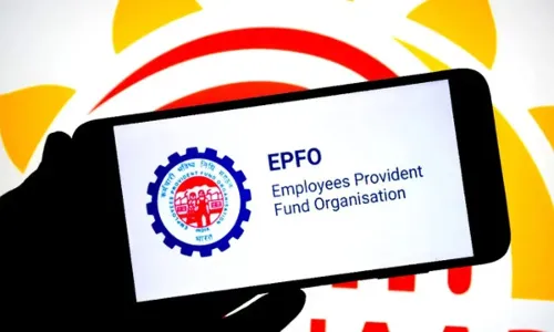 EPFO : ఇక నెలకు రూ.25,000 సంపాదించే వారికి పీఎఫ్ కట్ అవ్వొచ్చు.. ఈపీఎఫ్ఓ నిబంధనల్లో భారీ మార్పు! EPFO : ఇక నెలకు రూ.25,000 సంపాదించే వారికి పీఎఫ్ కట్ అవ్వొచ్చు.. ఈపీఎఫ్ఓ నిబంధనల్లో భారీ మార్పు!