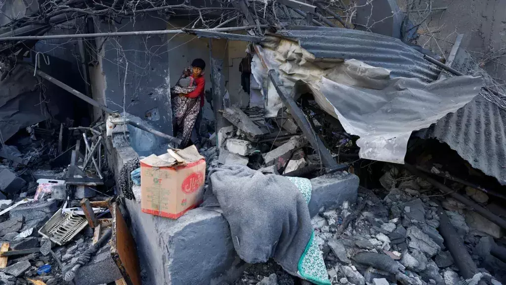 Benjamin Netanyahu: గాజాపై మళ్లీ బాంబుల వర్షం.. 104 మంది పాలస్తీనియన్ల మృతి Benjamin Netanyahu: గాజాపై మళ్లీ బాంబుల వర్షం.. 104 మంది పాలస్తీనియన్ల మృతి