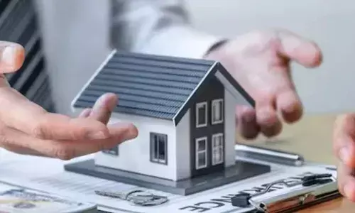Reverse Mortgage Scheme : ఇల్లు అమ్ముకోకుండానే నెల నెలా డబ్బు.. వృద్ధుల పాలిట వరం రివర్స్ మార్ట్గేజ్ స్కీమ్. Reverse Mortgage Scheme : ఇల్లు అమ్ముకోకుండానే నెల నెలా డబ్బు.. వృద్ధుల పాలిట వరం రివర్స్ మార్ట్గేజ్ స్కీమ్.