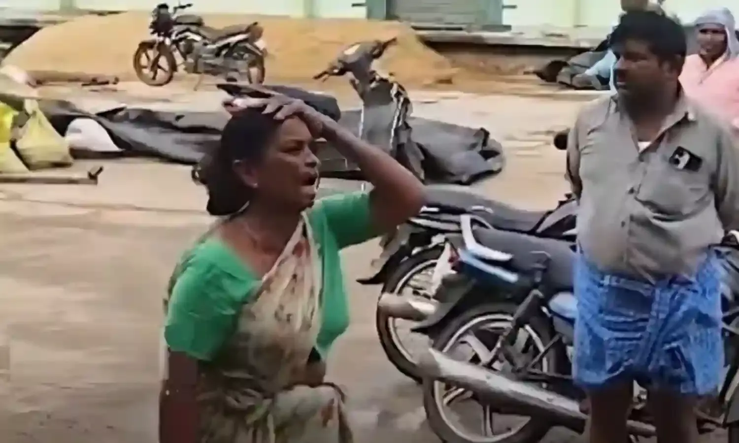 FARMERS: రైతన్నకు ఎంత కష్టం.. ఎంత నష్టం FARMERS: రైతన్నకు ఎంత కష్టం.. ఎంత నష్టం