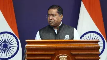 Indians  ఈ సంవత్సరంలో మొత్తం 2,790 మంది భారతీయుల్ని వెళ్లగొట్టిన అమెరికా : కేంద్రం Indians  ఈ సంవత్సరంలో మొత్తం 2,790 మంది భారతీయుల్ని వెళ్లగొట్టిన అమెరికా : కేంద్రం