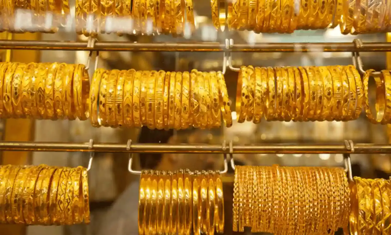 Gold Rate: ఆ 7 దేశాల్లో బంగారం ధర భారతదేశంలో కంటే తక్కువట.. Gold Rate: ఆ 7 దేశాల్లో బంగారం ధర భారతదేశంలో కంటే తక్కువట..