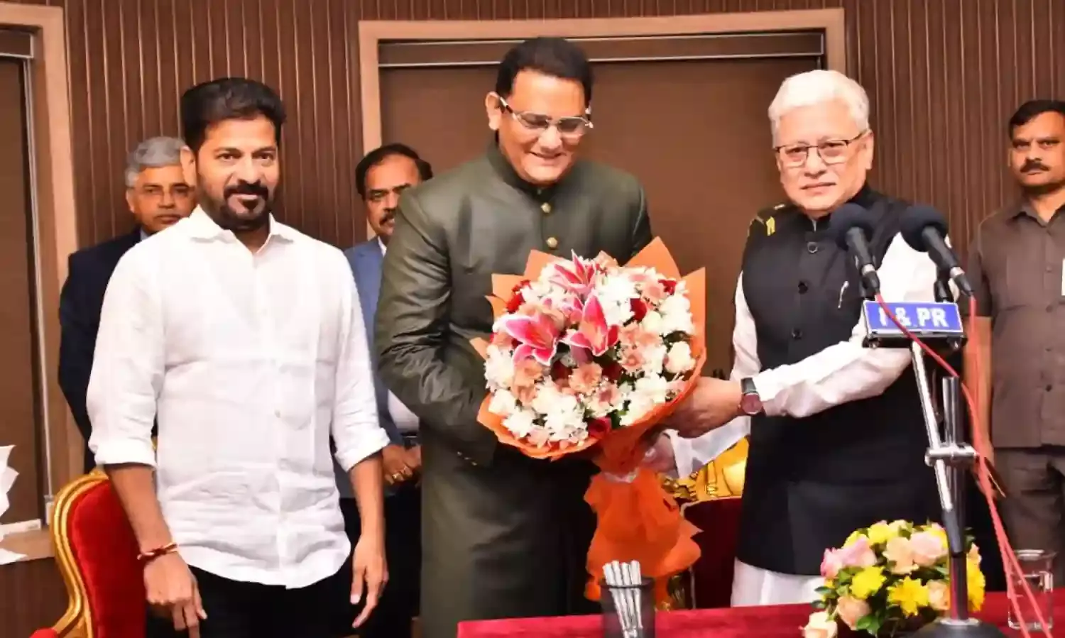 AZHAR: అజారుద్దీన్కు మైనార్టీ శాఖేనా..? AZHAR: అజారుద్దీన్కు మైనార్టీ శాఖేనా..?