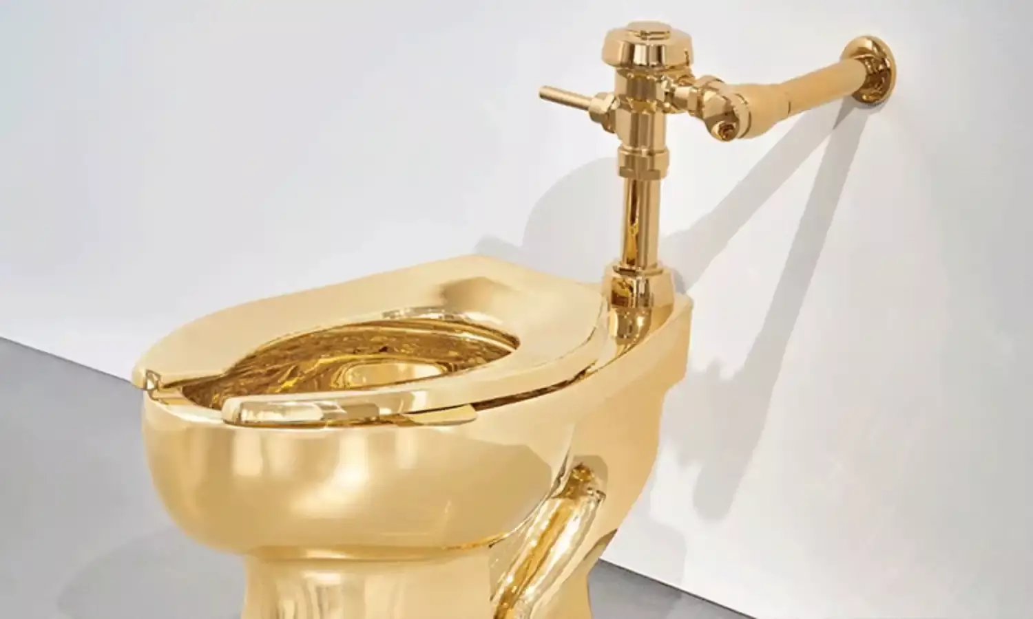 New York: 101 కిలోల బంగారంతో తయారు చేసిన టాయిలెట్ వేలానికి..