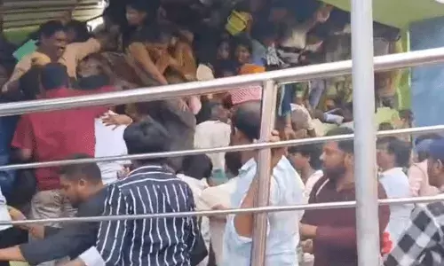 Srikakulam: ఆలయంలో తొక్కిసలాట.. 9 మంది భక్తులు మృతి