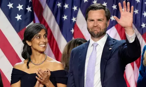 America: భార్య మతమార్పిడి అంశంపై సోషల్ మీడియాలో వివాదం.. వాన్స్ క్లారిటీ America: భార్య మతమార్పిడి అంశంపై సోషల్ మీడియాలో వివాదం.. వాన్స్ క్లారిటీ