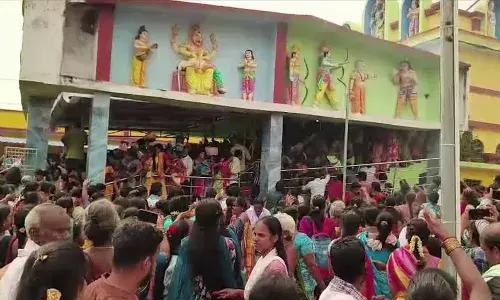 STAMPADE: అతి ప్రచారం.. ఆర్భాటం.. అనూహ్య రద్దీ