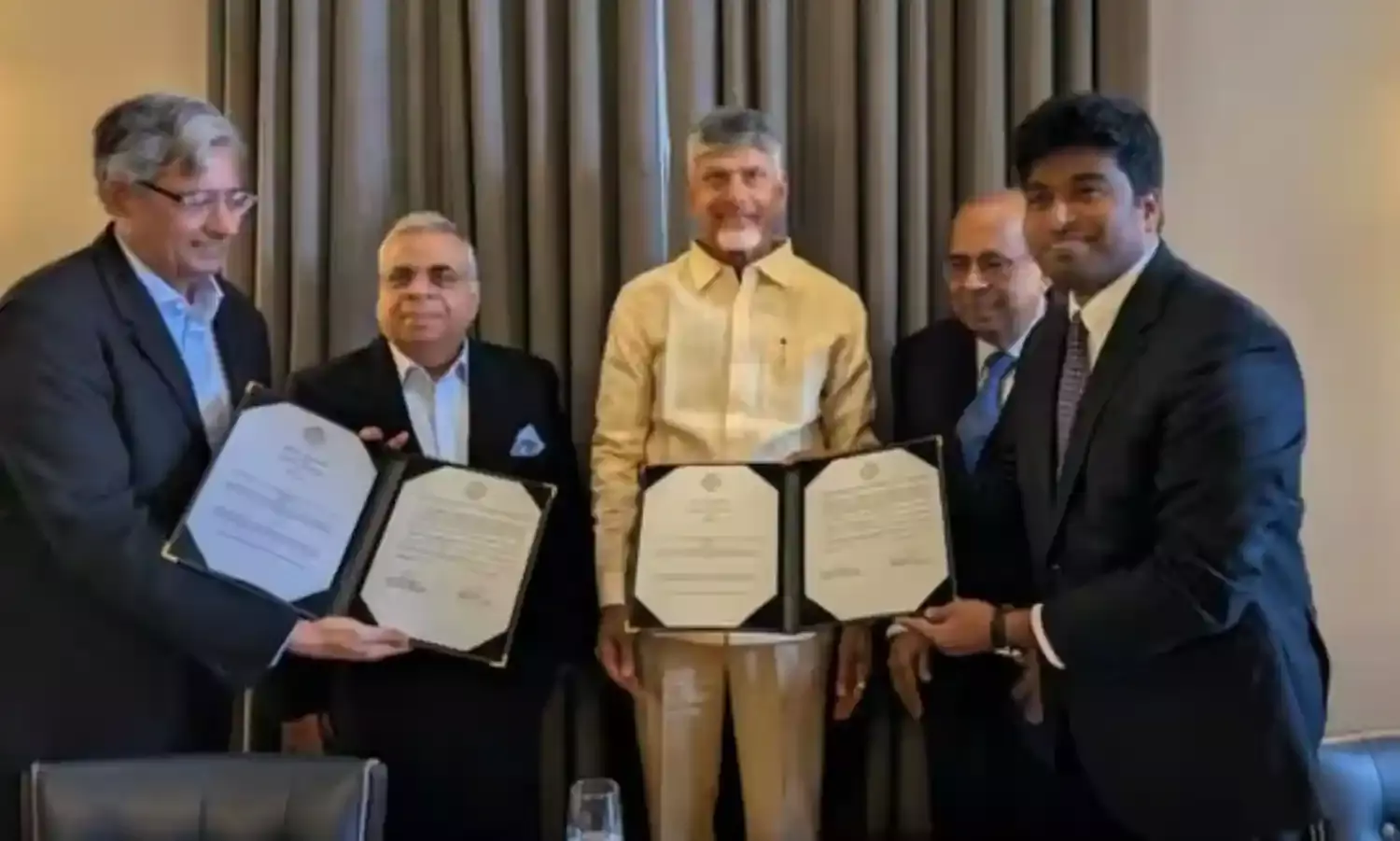 AP: ఏపీలో హిందూజా రూ.20,000 కోట్ల పెట్టుబడి AP: ఏపీలో హిందూజా రూ.20,000 కోట్ల పెట్టుబడి