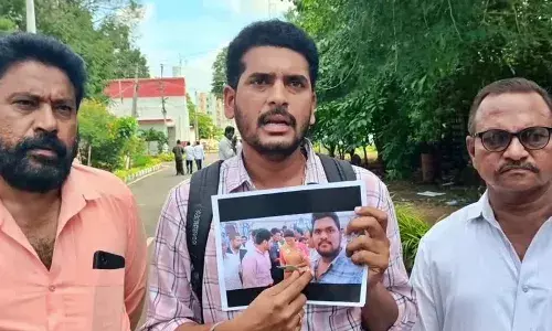 RAJINI: విడదల రజని అనుచరులపై లంచం ఆరోపణలు