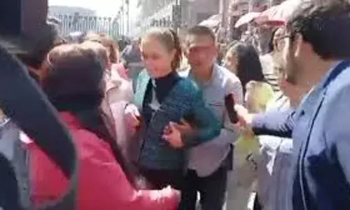 Mexico: మెక్సికో అధ్యక్షురాలికి నడిరోడ్డుపై లైంగిక వేధింపులు Mexico: మెక్సికో అధ్యక్షురాలికి నడిరోడ్డుపై లైంగిక వేధింపులు