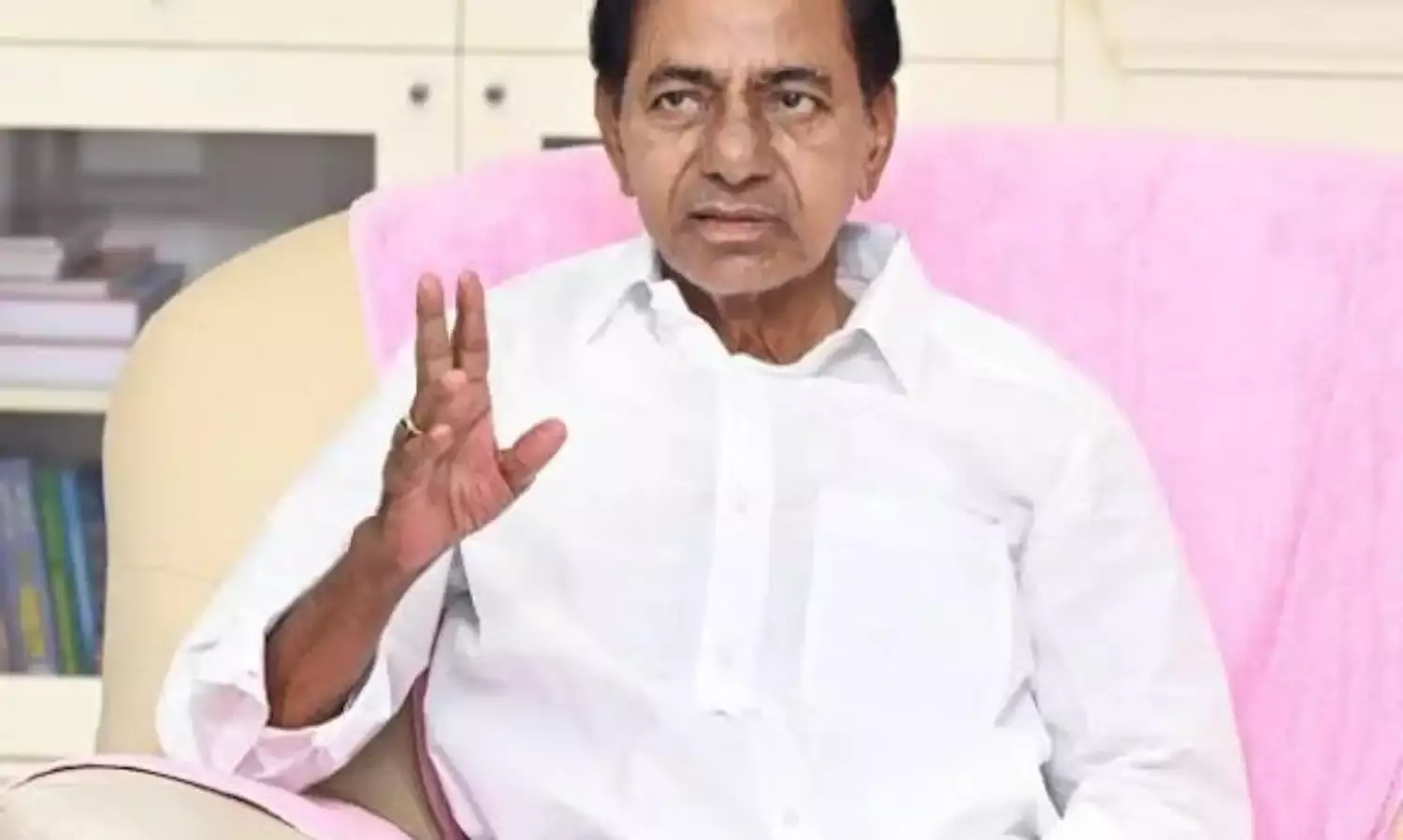 KCR : జూబ్లీహిల్స్ కు కేసీఆర్ దూరం.. వ్యూహంలో భాగమా..? KCR : జూబ్లీహిల్స్ కు కేసీఆర్ దూరం.. వ్యూహంలో భాగమా..?