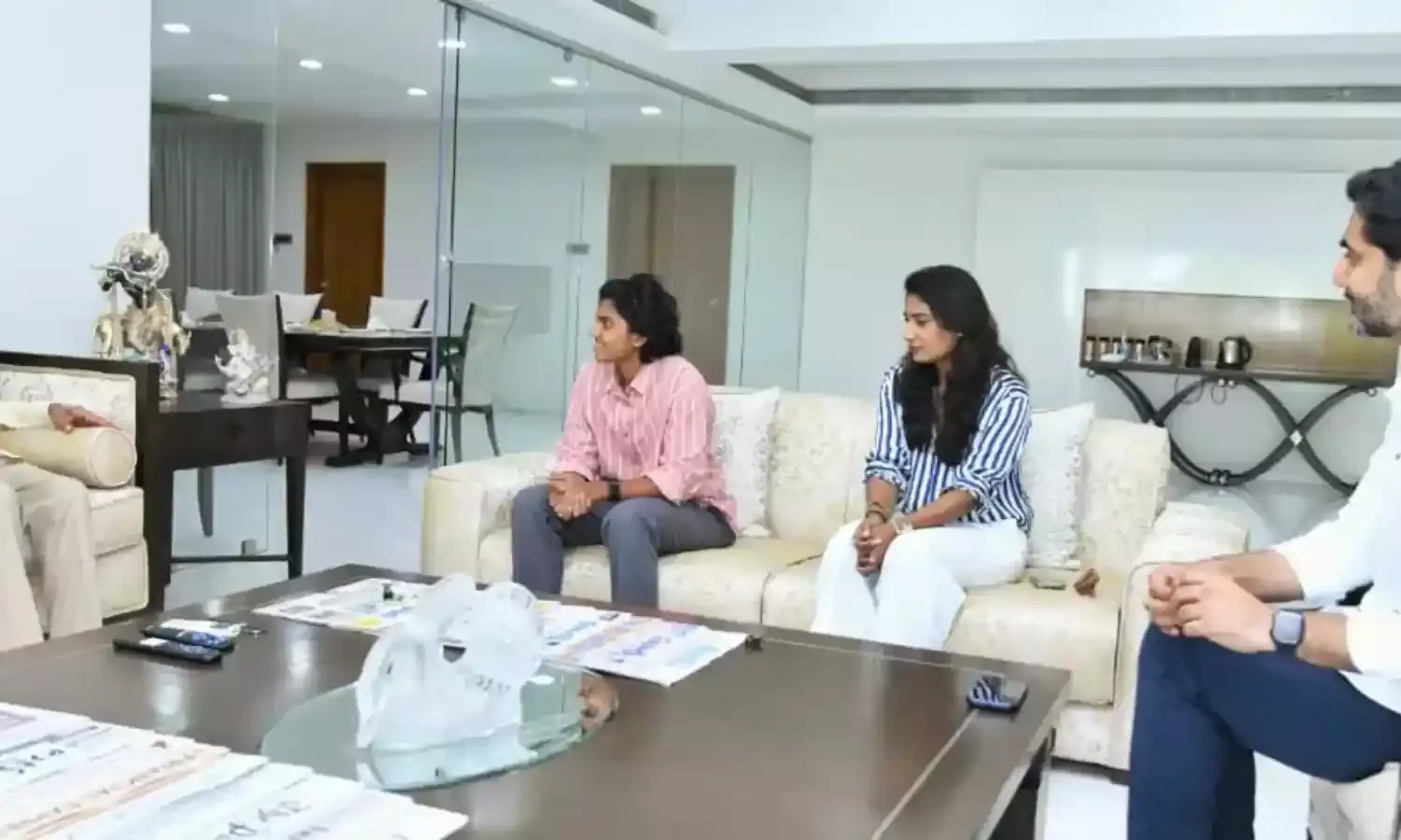 YSRCP : శ్రీచరణికి చంద్రబాబు ప్రోత్సాహం.. వైసీపీ దరిద్రమైన రాజకీయం YSRCP : శ్రీచరణికి చంద్రబాబు ప్రోత్సాహం.. వైసీపీ దరిద్రమైన రాజకీయం