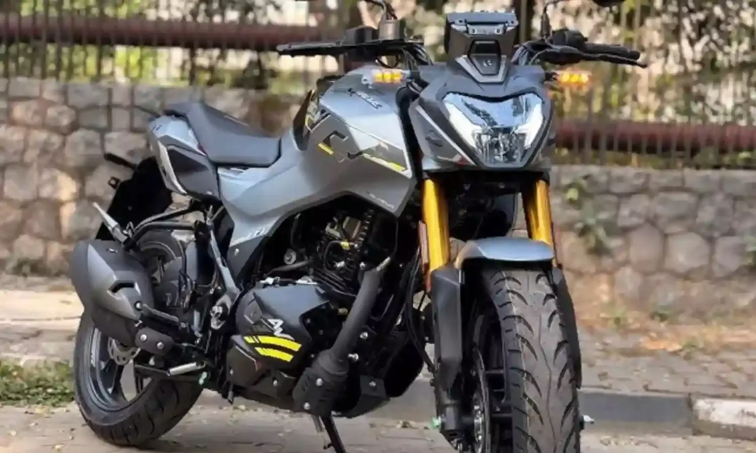 Hero Xtreme 160R : క్రూయిజ్ కంట్రోల్ ఫీచర్తో లాంచ్కు ముందే సంచలనం సృష్టిస్తోన్న హీరో ఎక్స్ట్రీమ్ 160ఆర్. Hero Xtreme 160R : క్రూయిజ్ కంట్రోల్ ఫీచర్తో లాంచ్కు ముందే సంచలనం సృష్టిస్తోన్న హీరో ఎక్స్ట్రీమ్ 160ఆర్.
