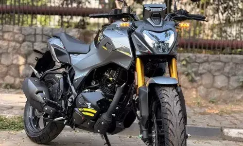 Hero Xtreme 160R : క్రూయిజ్ కంట్రోల్ ఫీచర్తో లాంచ్కు ముందే సంచలనం సృష్టిస్తోన్న హీరో ఎక్స్ట్రీమ్ 160ఆర్. Hero Xtreme 160R : క్రూయిజ్ కంట్రోల్ ఫీచర్తో లాంచ్కు ముందే సంచలనం సృష్టిస్తోన్న హీరో ఎక్స్ట్రీమ్ 160ఆర్.
