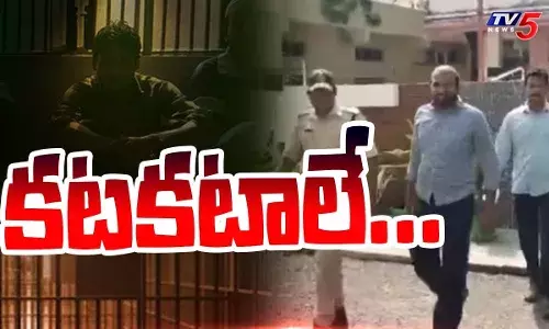 ఇన్నాళ్లకు దొరికిన విజయ్ భాస్కర్ రెడ్డి.. తప్పు చేస్తే శిక్ష తప్పదు బ్రదర్.. ఇన్నాళ్లకు దొరికిన విజయ్ భాస్కర్ రెడ్డి.. తప్పు చేస్తే శిక్ష తప్పదు బ్రదర్..