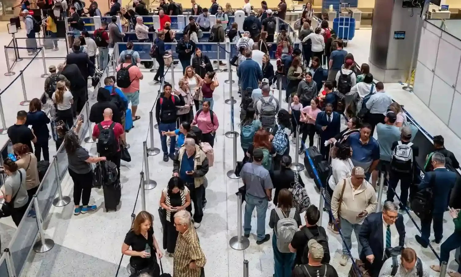 AMERICA: అగ్రరాజ్యంలో షట్‌డౌన్ గందరగోళం