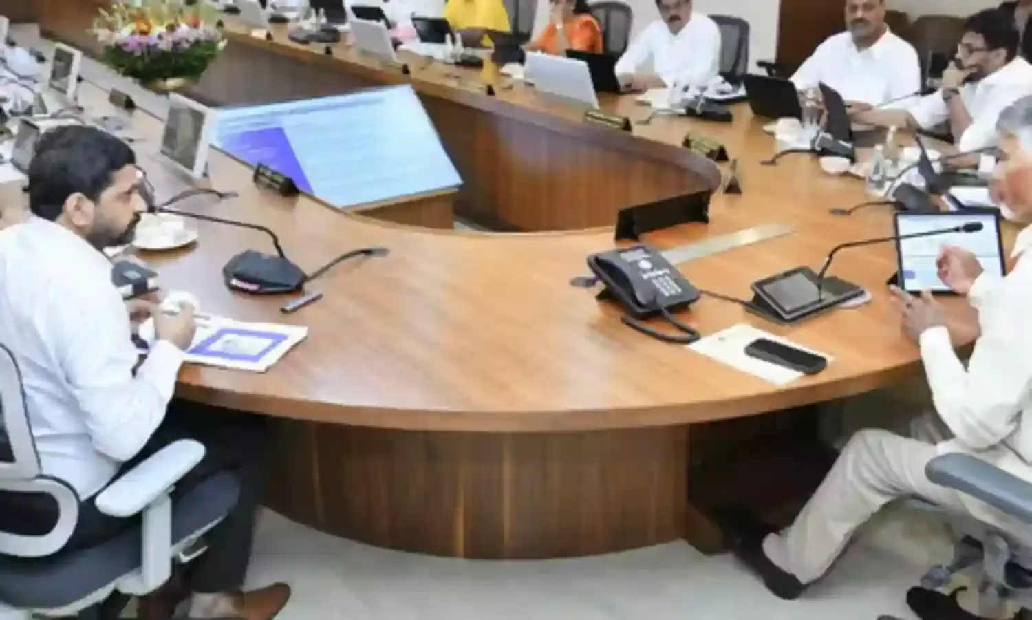 AP: కీలక ప్రతిపాదనలకు ఏపీ మంత్రివర్గం ఆమోదం AP: కీలక ప్రతిపాదనలకు ఏపీ మంత్రివర్గం ఆమోదం