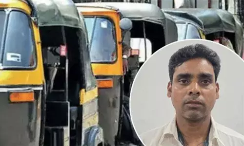 Mumbai: ఆటో డ్రైవర్ నిజాయితీ.. రూ. 16 లక్షల విలువైన బంగారు నగల బ్యాగ్ను.. Mumbai: ఆటో డ్రైవర్ నిజాయితీ.. రూ. 16 లక్షల విలువైన బంగారు నగల బ్యాగ్ను..