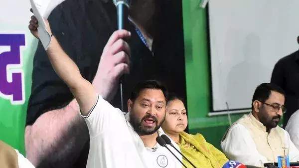 Tejashwi Yadav: ఈ నెల 18న సీఎం, మంత్రుల ప్రమాణస్వీకారం : తేజస్వియాదవ్ Tejashwi Yadav: ఈ నెల 18న సీఎం, మంత్రుల ప్రమాణస్వీకారం : తేజస్వియాదవ్