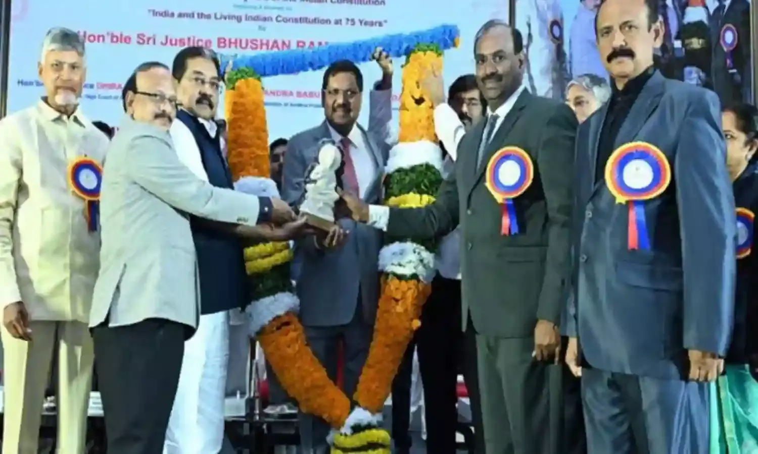 CJI: ఎస్సీ, ఎస్టీ రిజర్వేషన్లలో క్రీమిలేయర్ ఉండాలి: సీజేఐ CJI: ఎస్సీ, ఎస్టీ రిజర్వేషన్లలో క్రీమిలేయర్ ఉండాలి: సీజేఐ