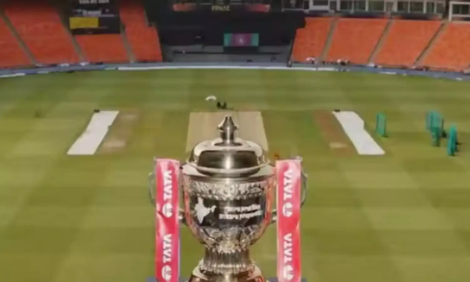 IPL: విదేశాల్లోనే ఐపీఎల్ మినీ వేలం IPL: విదేశాల్లోనే ఐపీఎల్ మినీ వేలం