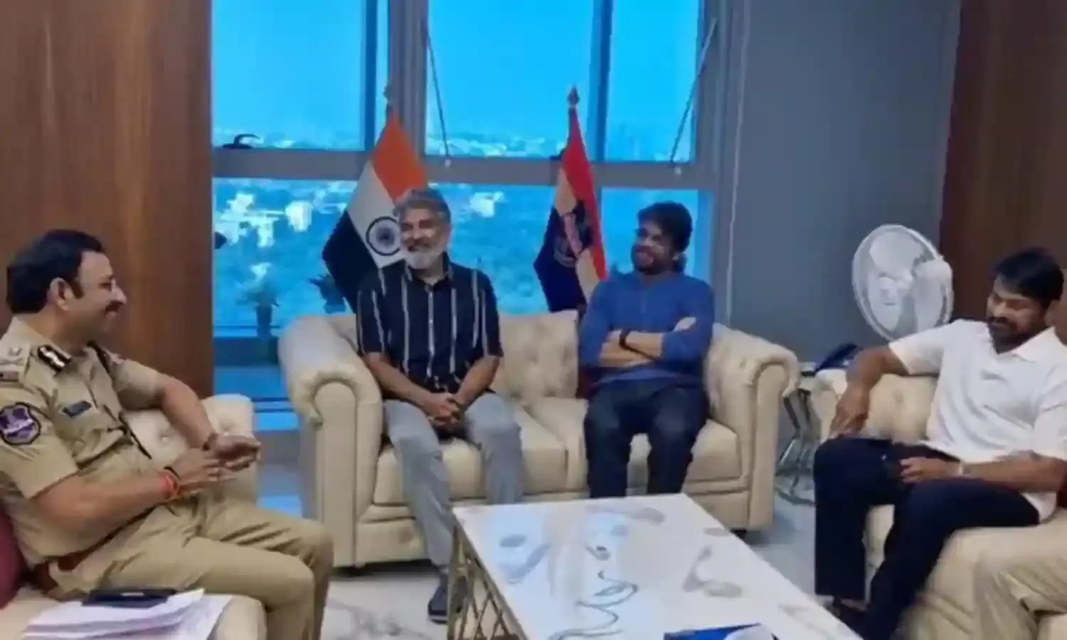 ఐ బొమ్మ రవి ఇంత చేశాడా.. వాళ్లందరి డేటా నిజంగానే అమ్మేశాడా..? ఐ బొమ్మ రవి ఇంత చేశాడా.. వాళ్లందరి డేటా నిజంగానే అమ్మేశాడా..?