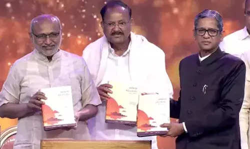 RAMOJI AWARDS: ఒకే వేదికపై తెలుగు రాష్ట్రాల ముఖ్యమంత్రులు