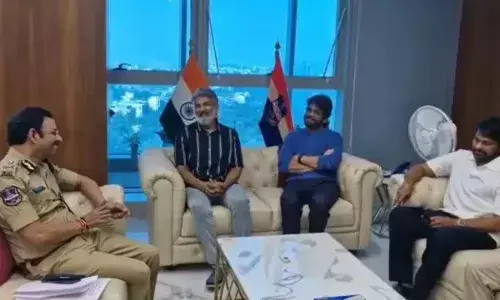 Chiranjeevi : సజ్జనార్ ను కలిసి టాలీవుడ్ స్టార్స్ Chiranjeevi : సజ్జనార్ ను కలిసి టాలీవుడ్ స్టార్స్