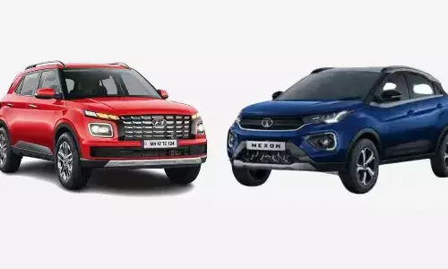 Hyundai Venue vs Tata Nexon Diesel : హ్యుందాయ్ వెన్యూ vs టాటా నెక్సాన్.. డీజిల్ ఎస్యూవీల్లో ఏది బెస్ట్? Hyundai Venue vs Tata Nexon Diesel : హ్యుందాయ్ వెన్యూ vs టాటా నెక్సాన్.. డీజిల్ ఎస్యూవీల్లో ఏది బెస్ట్?
