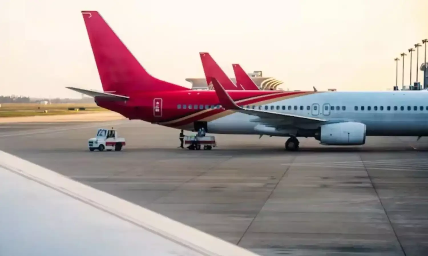 Indian Airlines : విమానయాన సంస్థలకు భారీ షాక్.. రూ.10,500 కోట్ల నష్టం తప్పదా?