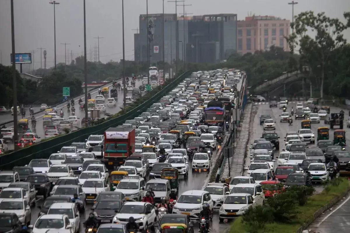 Vehicle Fitness : వాహన ఫిట్నెస్ టెస్టు ఫీజు 10 రెట్లు పెంపు Vehicle Fitness : వాహన ఫిట్నెస్ టెస్టు ఫీజు 10 రెట్లు పెంపు