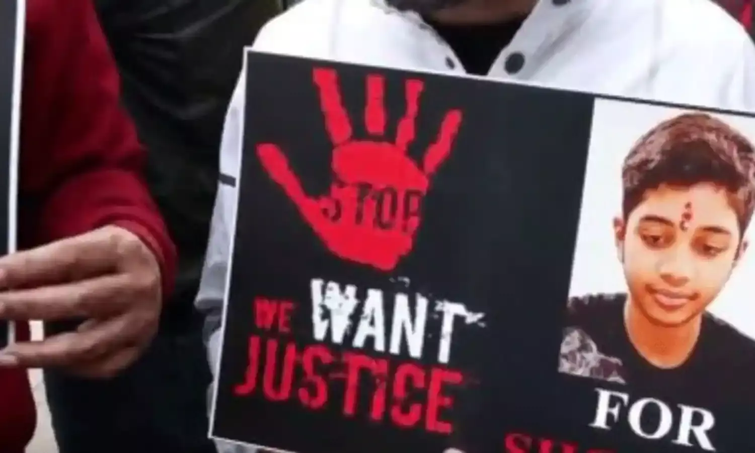 Delhi: ఉపాధ్యాయులు అవమానించారని మెట్రో స్టేషన్ నుంచి దూకి 16 ఏళ్ల బాలుడు.. Delhi: ఉపాధ్యాయులు అవమానించారని మెట్రో స్టేషన్ నుంచి దూకి 16 ఏళ్ల బాలుడు..