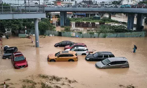 Vietnam Floods: వియత్నాంలో వరదలు, విరిగి పడుతున్న కొండచరియలు.. 16 మంది మృతి.. Vietnam Floods: వియత్నాంలో వరదలు, విరిగి పడుతున్న కొండచరియలు.. 16 మంది మృతి..
