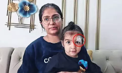 Meerut: వైద్యుల నిర్లక్ష్యం.. చిన్నారి కంటి గాయానికి ఫెవిక్విక్తో కట్టు Meerut: వైద్యుల నిర్లక్ష్యం.. చిన్నారి కంటి గాయానికి ఫెవిక్విక్తో కట్టు