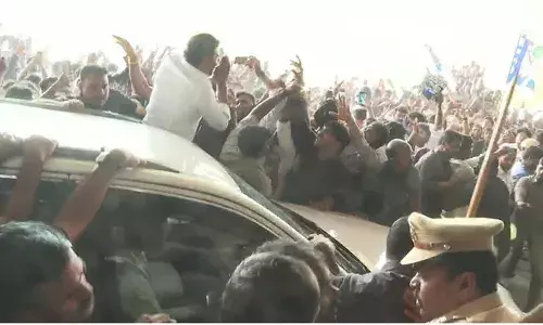 JAGAN: కోర్టుకు హాజరయ్యేందుకు జగన్ బల ప్రదర్శన